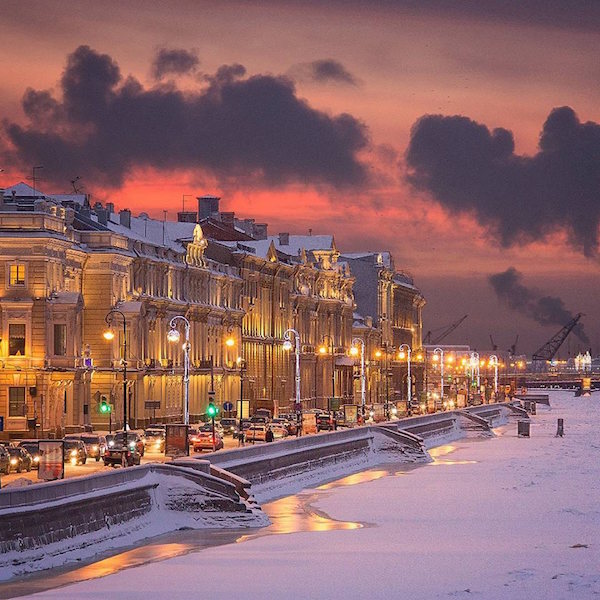 D'inverno tutto ghiaccia a San Pietroburgo