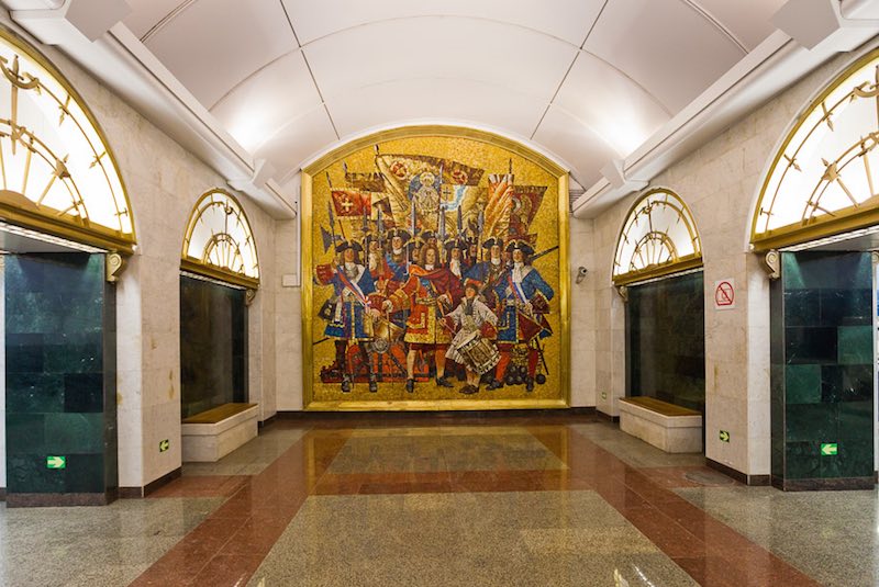 Zvenigorodskaya è stata inaugurata nel 1956 e presenta, tra le altre cose, uno stupendo mosaico.