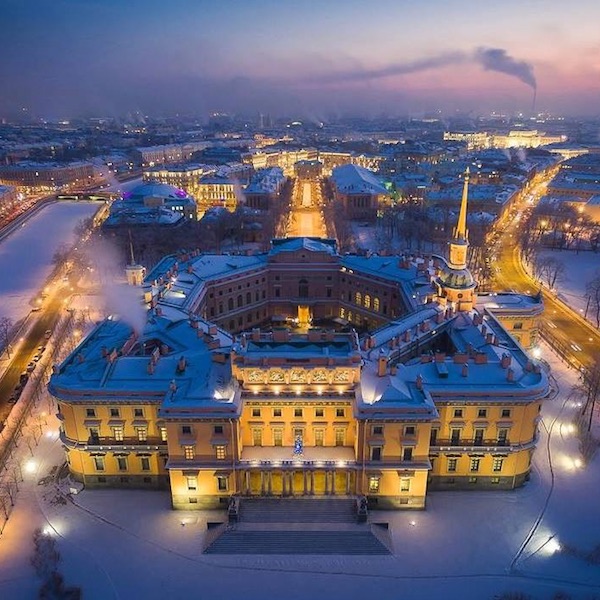 Tenebroso e affascinante è il castello degli ingegneri di San Pietroburgo