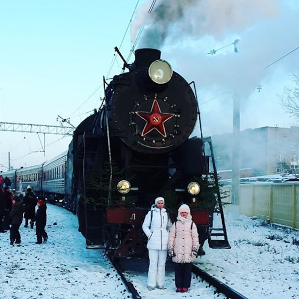 Recentemente alla stazione Baltisky: riproposizione d'uno storico treno dell'epoca sovietica