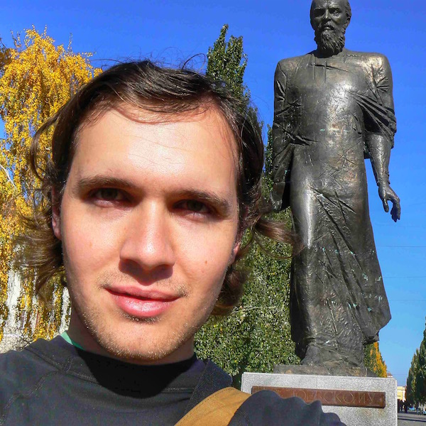 Qui con la statua dedicata a Dostoevsky, che venne deportato proprio in questa città