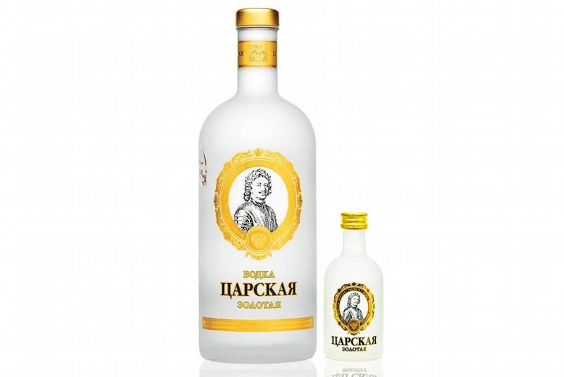 Una bottiglia di Tsarskaya oro: elegante design, ottima vodka, prezzo medio